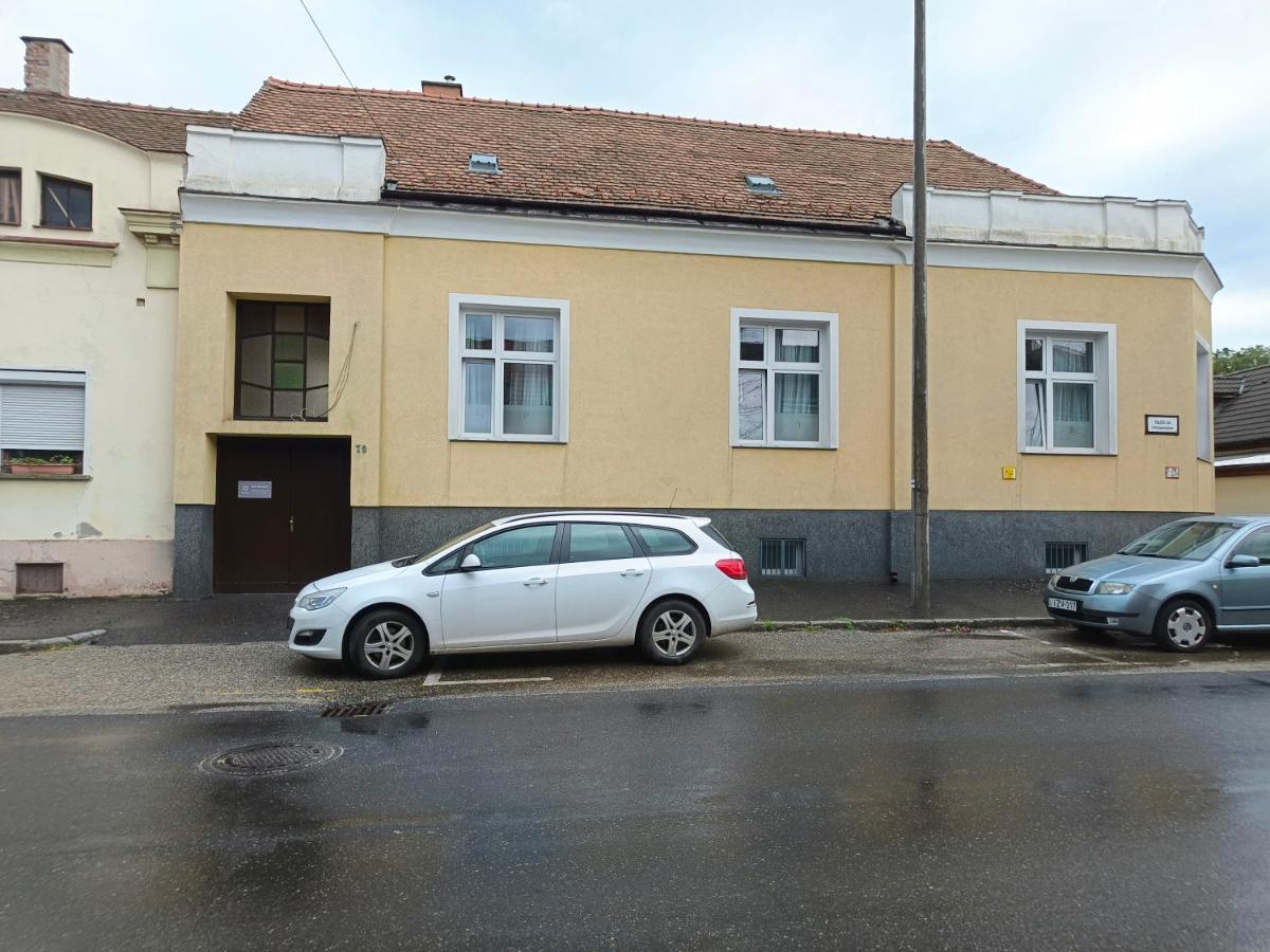 Ruyi Holiday -Csaladi Haz Sopron Exterior foto