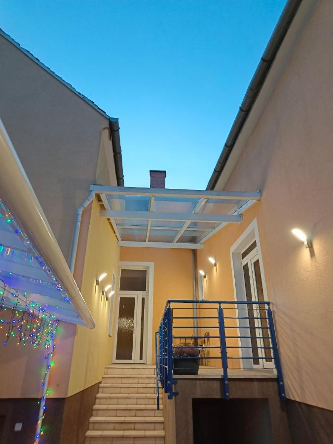 Ruyi Holiday -Csaladi Haz Sopron Exterior foto