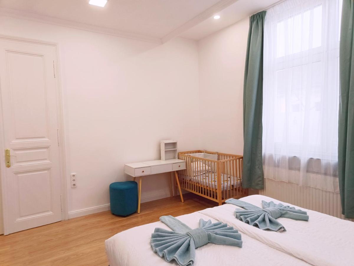 Ruyi Holiday -Csaladi Haz Sopron Exterior foto