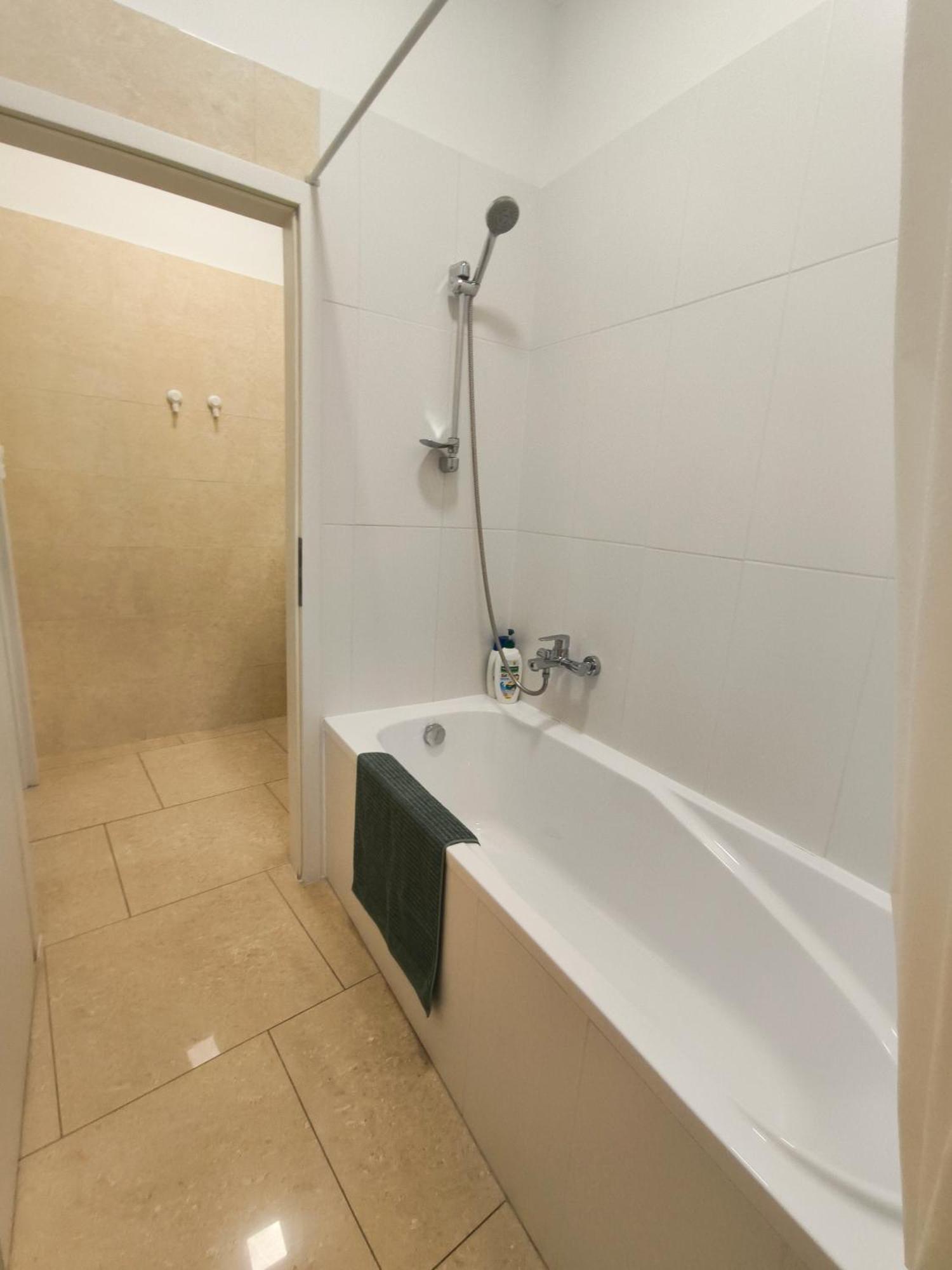 Ruyi Holiday -Csaladi Haz Sopron Exterior foto