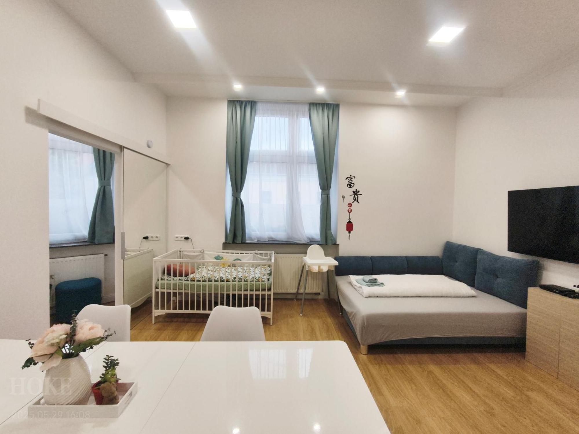 Ruyi Holiday -Csaladi Haz Sopron Exterior foto